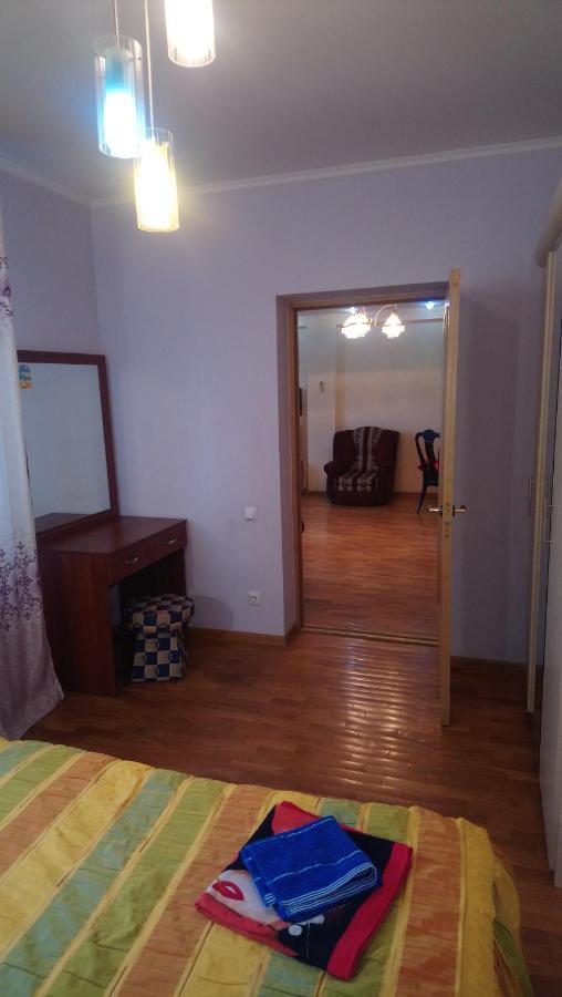 Apartment On Tole Bi Alma-Ata Buitenkant foto